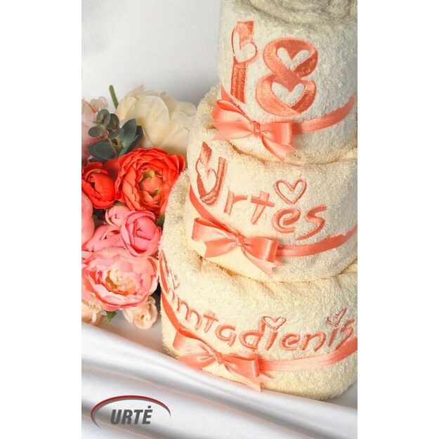 Rankšluosčių tortas "Gimtadienio širdučių tortas" 4