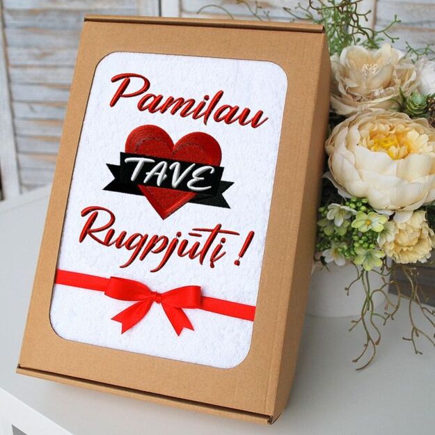 Siuvinėtas rankšluostis "Pamilau Tave Rugpjūtį"
