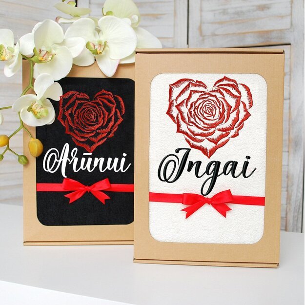 Siuvinėtas rankšluostis "Rožės širdis"